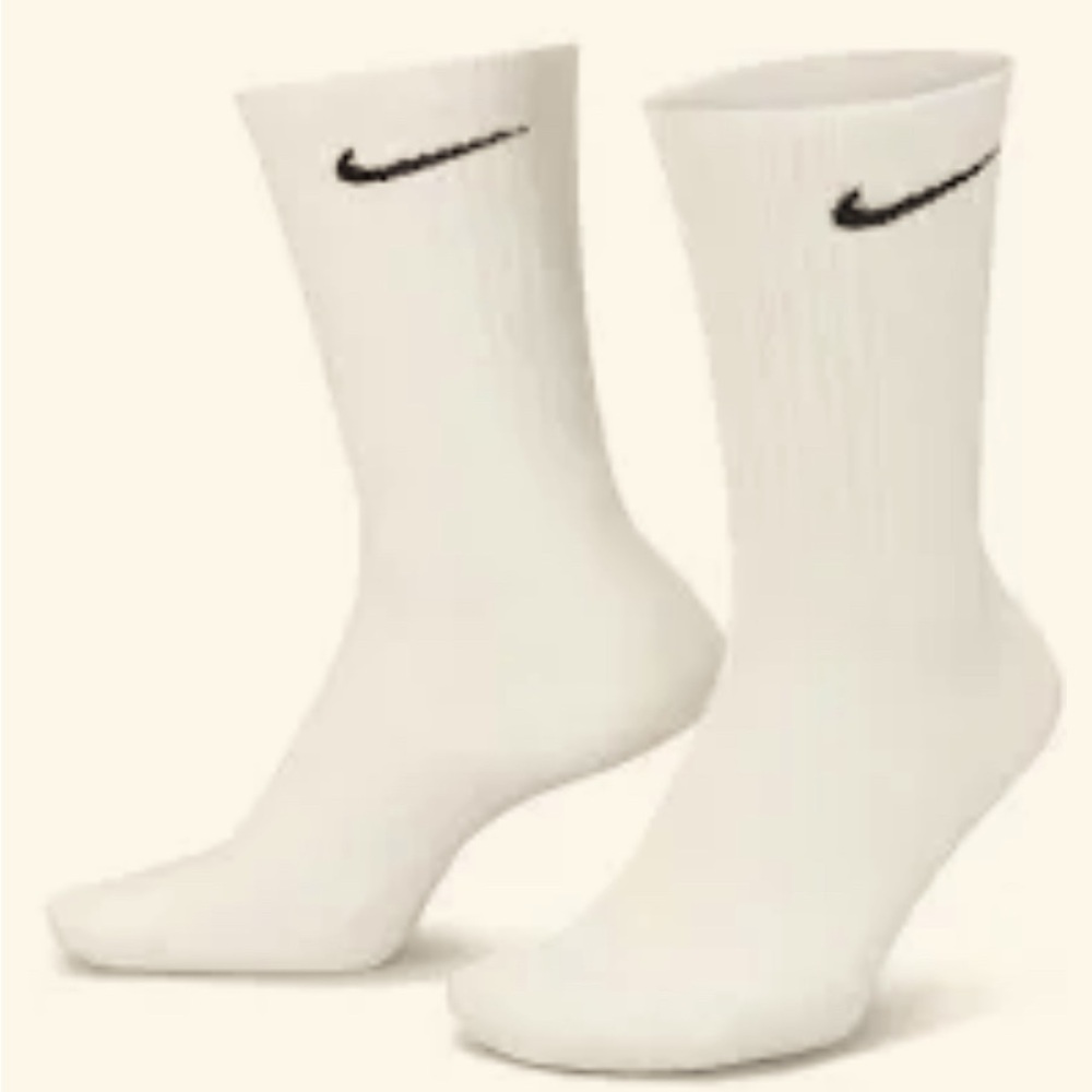 Men's Nike Socks (sz 8-12) This item has been worn but thoroughly washed! 🌞